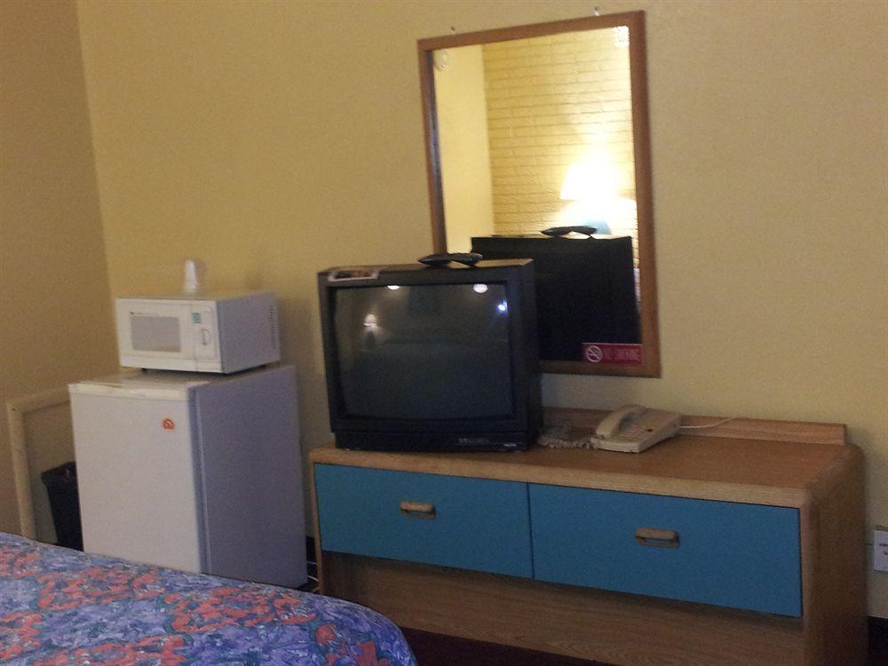 Economy Inn פרמינגטון מראה חיצוני תמונה